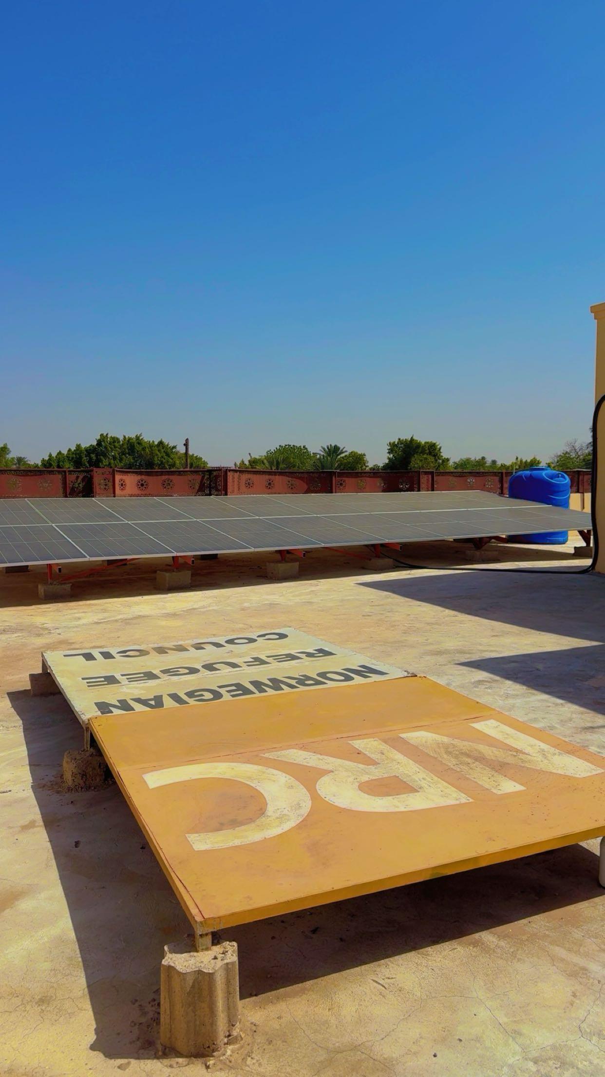 Rooftop solar array installation by SET