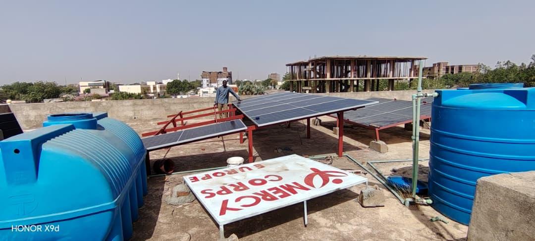SET installation with water storage and rooftop panels